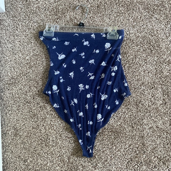 Strapless Patterned Bodysuit - Picture 2 of 3